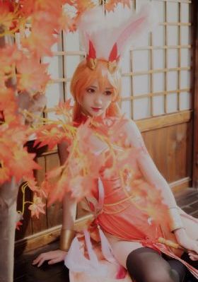 两女一指